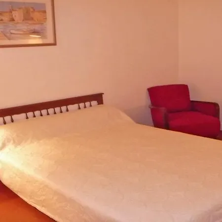 Les Dauphins Apartment