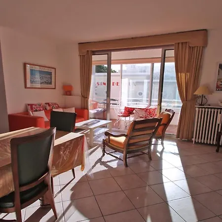 Les Dauphins Apartment