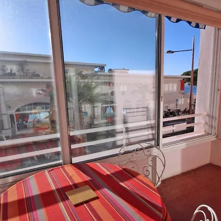 Апартаменты Les Dauphins *