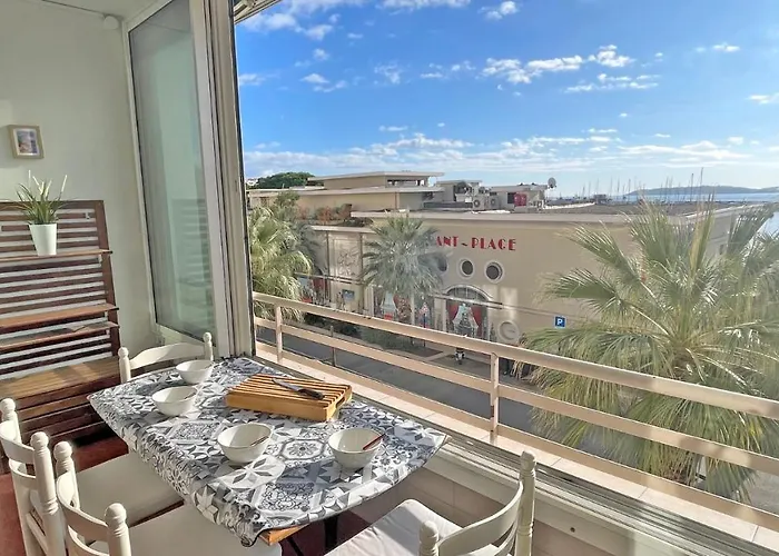 Les Dauphins סן-מקסים