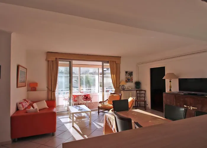 Les Dauphins סן-מקסים